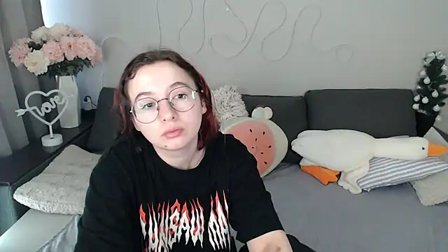 Mini Diva online show from 7, 4, 2026