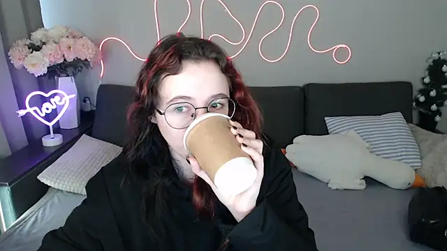 Mini Diva online show from 18, 4, 2026