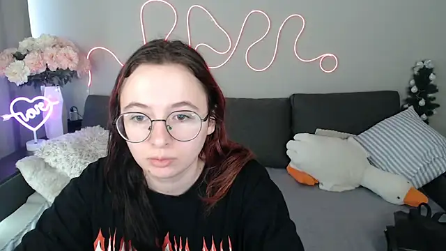 Mini Diva online show from 5, 5, 2026
