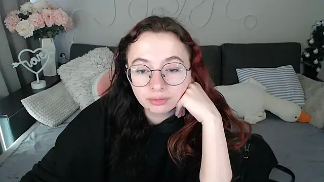 Mini Diva online show from 15, 4, 2026