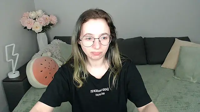 Mini Diva online show from 10, 9, 2025