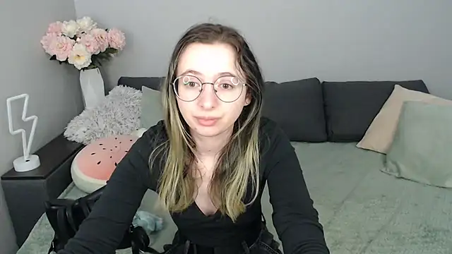 Mini Diva online show from 15, 9, 2025