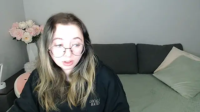 Mini Diva online show from 28, 10, 2025