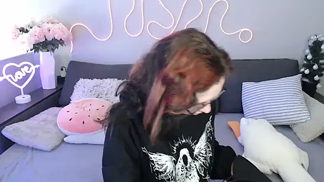 Mini Diva online show from 18, 3, 2026