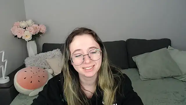 Mini Diva online show from 5, 10, 2025