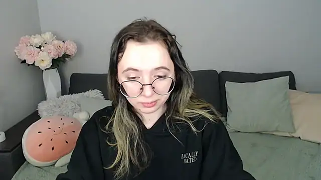 Mini Diva online show from 29, 10, 2025