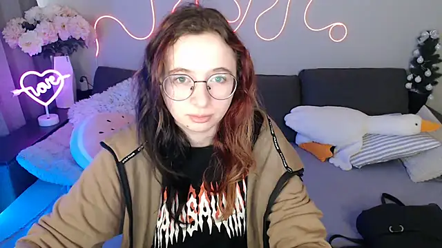 Mini Diva online show from 5, 4, 2026