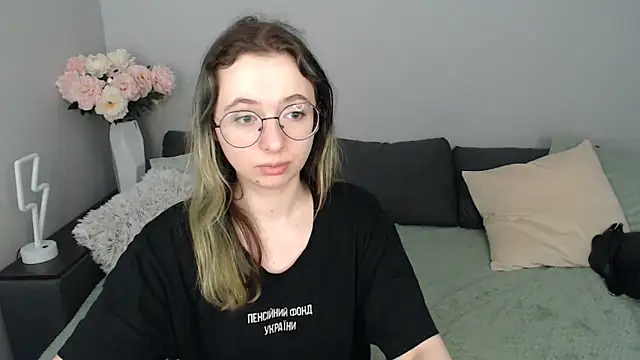 Mini Diva online show from 23, 9, 2025