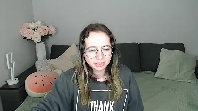 Mini Diva online show from 18, 10, 2025