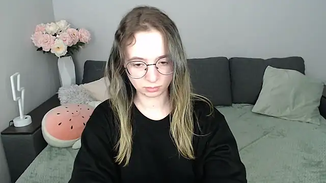 Mini Diva online show from 19, 10, 2025