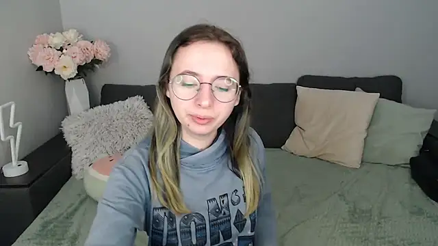 Mini Diva online show from 27, 9, 2025