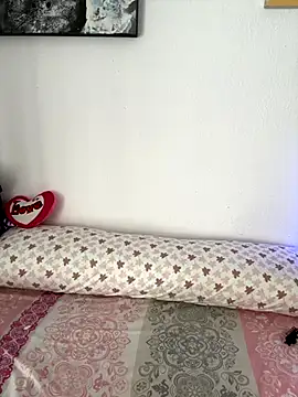 Snapshot of AliceJovovich chatting on 2, 12, 2025 AliceJovovich online show from 2, 12, 2025