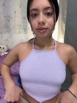 Snapshot of AliceJovovich chatting on 2, 1, 2025 AliceJovovich online show from 2, 1, 2025