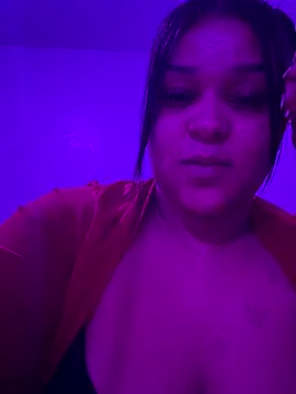 Snapshot of yourfavlightskinn chatting on 21, 12, 2025 yourfavlightskinn online show from 21, 12, 2025