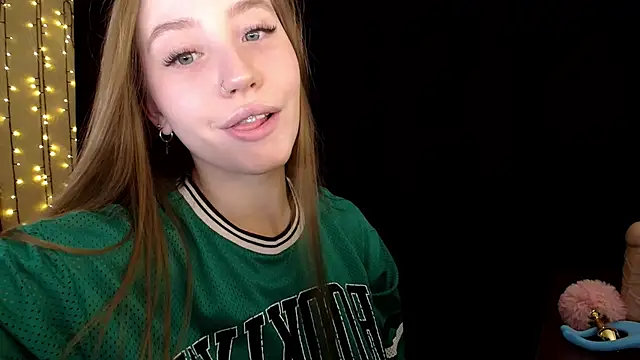 Snapshot of SindiWatsoon chatting on 2, 12, 2025 SindiWatsoon online show from 2, 12, 2025