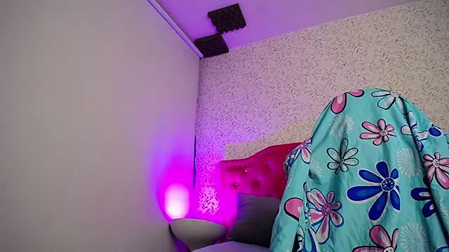 luly pink online show from 17, 4, 2026