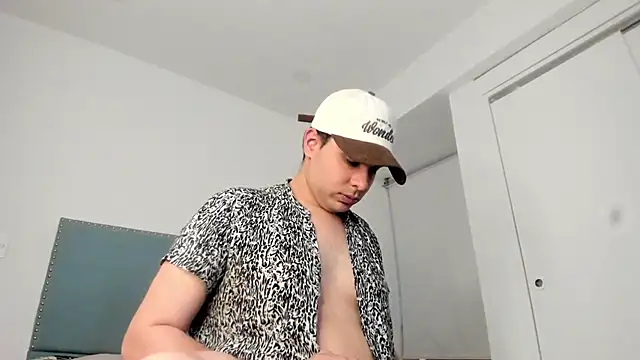 Snapshot of Latin_boy_surprisee chatting on 9, 7, 2026 Latin boy surprisee online show from 9, 7, 2026