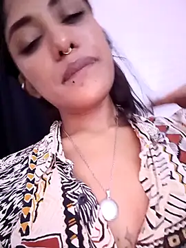 VictoireFeller online show from 7, 10, 2025