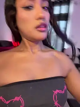 Snapshot of VictoireFeller chatting on 4, 2, 2026 VictoireFeller online show from 4, 2, 2026