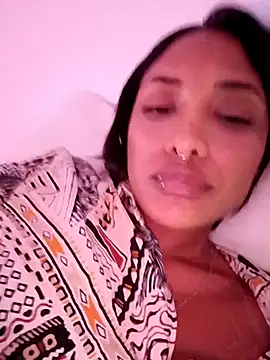 Snapshot of VictoireFeller chatting on 15, 12, 2025 VictoireFeller online show from 15, 12, 2025