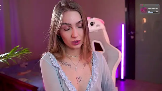 Kamila icee online show from 4, 2, 2026