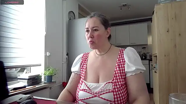 MilfGina online show from 29, 9, 2025