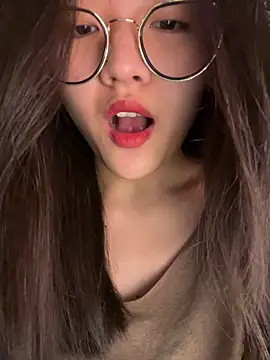 Krixxi22 online show from 3, 10, 2025