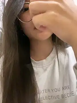 Krixxi22 online show from 4, 3, 2025