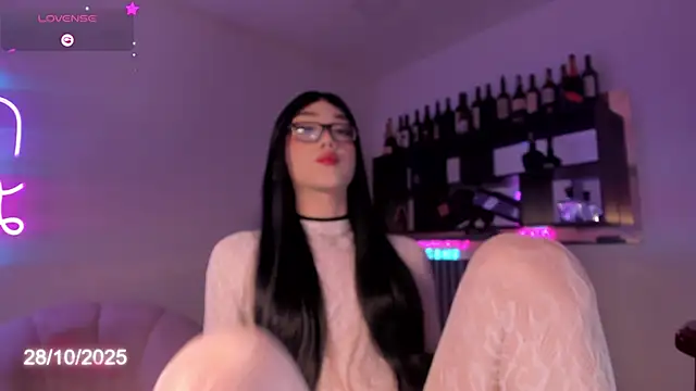 Bonnie Luxury online show from 28, 10, 2025