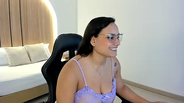 zoe danae  online show from 4, 11, 2025