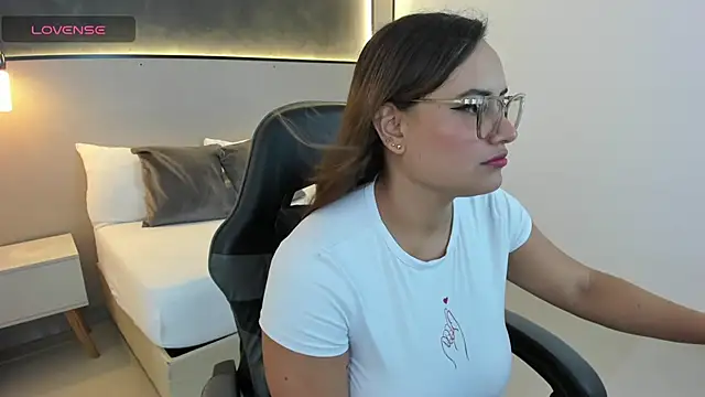 zoe danae  online show from 23, 7, 2026