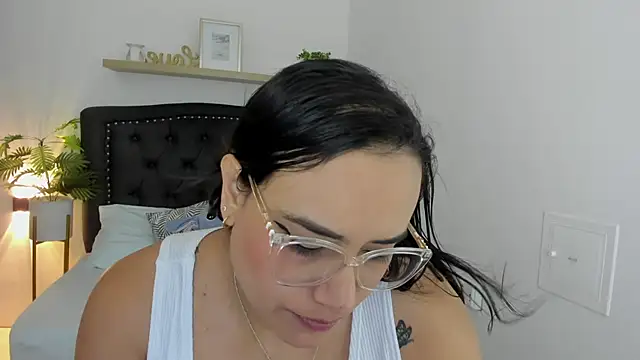 zoe danae  online show from 7, 3, 2025