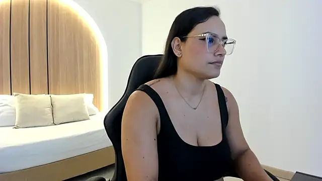 zoe danae  online show from 6, 10, 2025