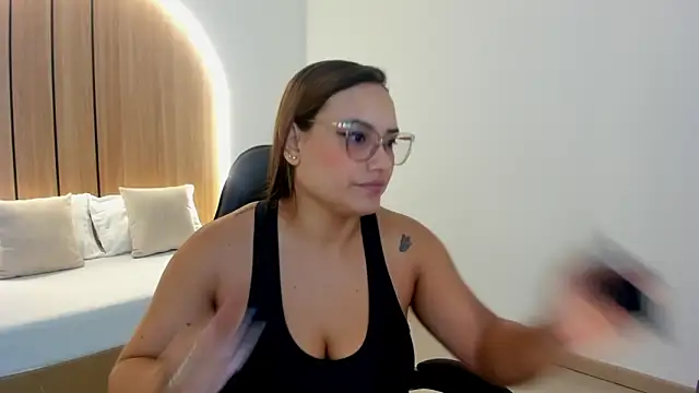 zoe danae  online show from 13, 4, 2026