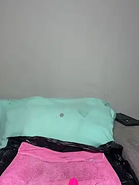 Snapshot of MimiCurves chatting on 4, 12, 2025 MimiCurves online show from 4, 12, 2025