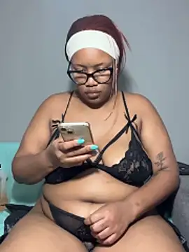 Snapshot of MimiCurves chatting on 3, 12, 2025 MimiCurves online show from 3, 12, 2025