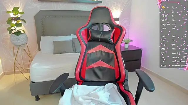 cloe yeraldy  online show from 20, 12, 2025