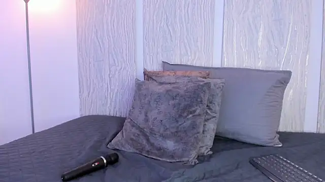 Snapshot of EmmaCollemann chatting on 13, 2, 2025 EmmaCollemann online show from 13, 2, 2025