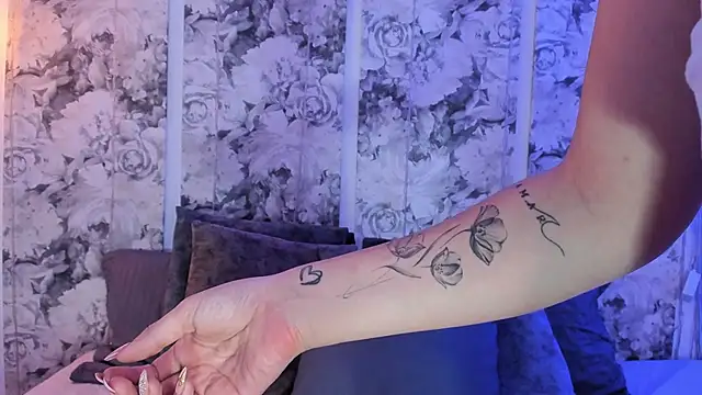 Snapshot of EmmaCollemann chatting on 23, 12, 2024 EmmaCollemann online show from 23, 12, 2024