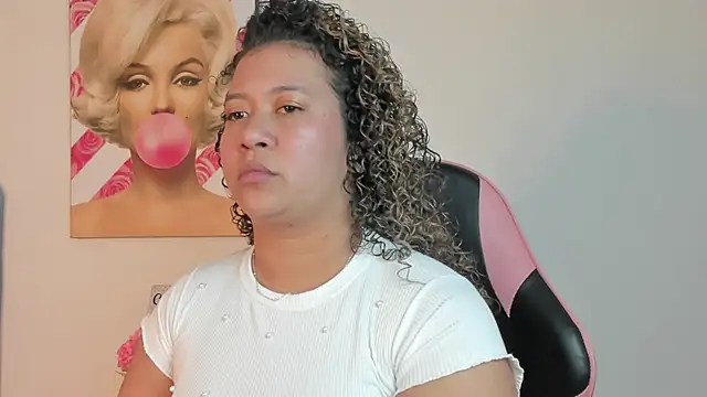 Kenia tompson01 online show from 27, 10, 2025