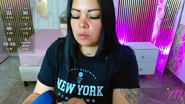 Snapshot of martinna_tay chatting on 6, 7, 2026 martinna tay online show from 6, 7, 2026