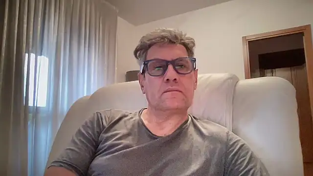 Snapshot of Britmi chatting on 2, 11, 2025 Britmi online show from 2, 11, 2025