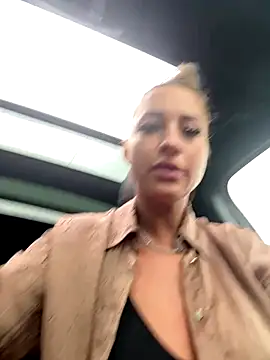 Snapshot of LovingBlondie chatting on 13, 9, 2025 LovingBlondie online show from 13, 9, 2025