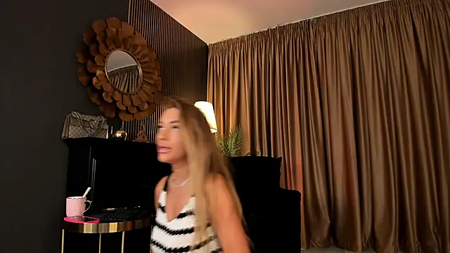Snapshot of LovingBlondie chatting on 3, 6, 2026 LovingBlondie online show from 3, 6, 2026