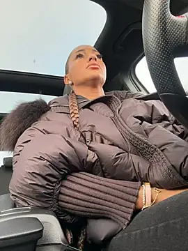 LovingBlondie online show from 12, 2, 2026