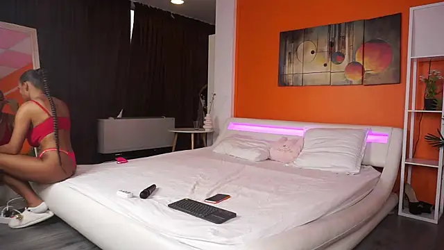 LovingBlondie online show from 13, 2, 2026