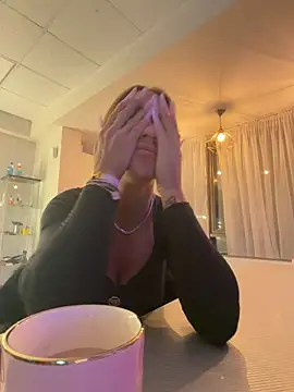 LovingBlondie online show from 9, 2, 2026