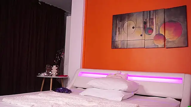 Snapshot of LovingBlondie chatting on 30, 10, 2025 LovingBlondie online show from 30, 10, 2025