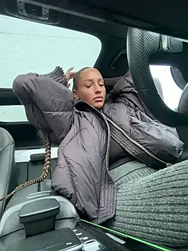 LovingBlondie online show from 11, 2, 2026