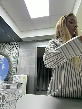 Snapshot of LovingBlondie chatting on 15, 1, 2026 LovingBlondie online show from 15, 1, 2026